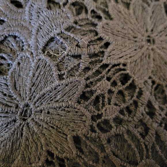 Black lace coverup - Picture 4 of 4